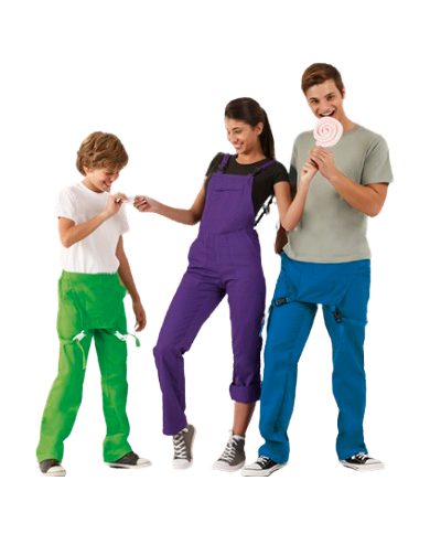 Pantalón con peto y tirantes.