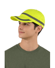 Gorra ajustable en alta visibilidad, diseño franja reflectante horizontal.